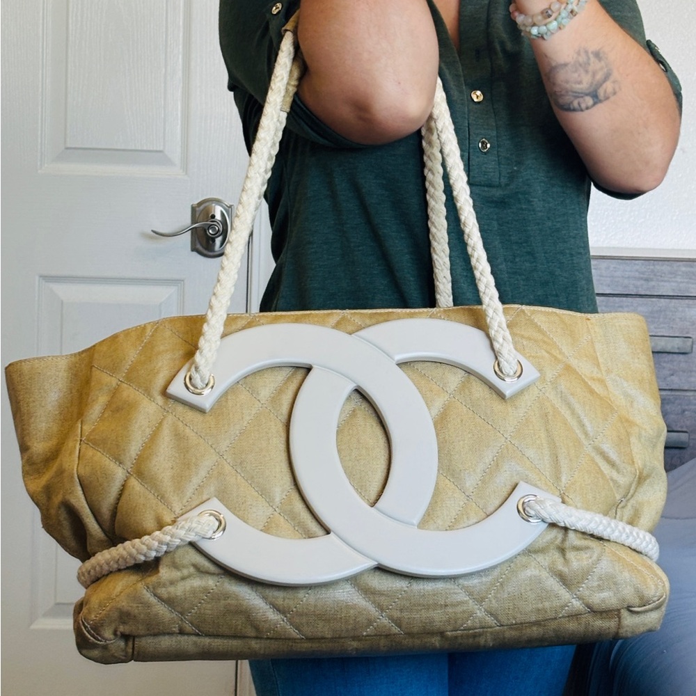 🌸 Rare!! Chanel Limited Edition 2008 Cruise Yacht Coated Canvas tote bag🌸 - Picture 3 of 15